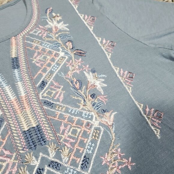 Tolani Size Small 100% Cotton Light Blue Multicolor Embroidered Crewneck T-Shirt - Picture 2 of 6